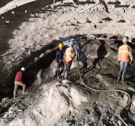 德安拱顶带模注浆料的施工流程及注意事项